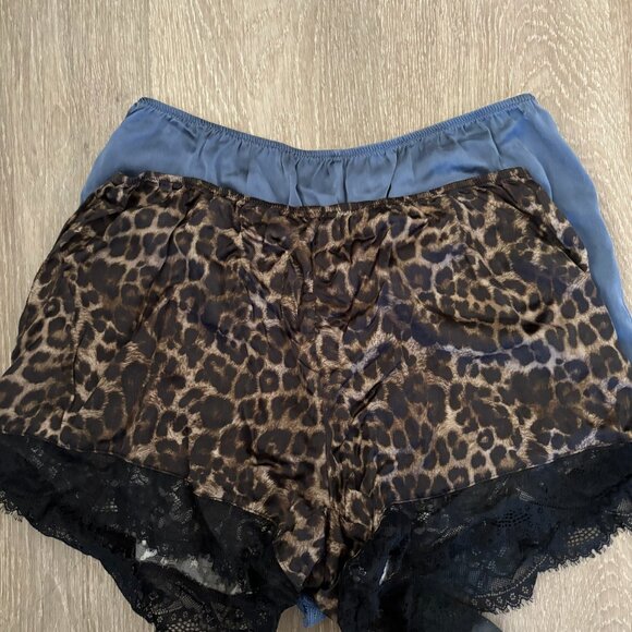 Set of 3 intimissimi sleep shorts (cheetah, pretty flower, and lapis blue lace - Picture 6 of 11